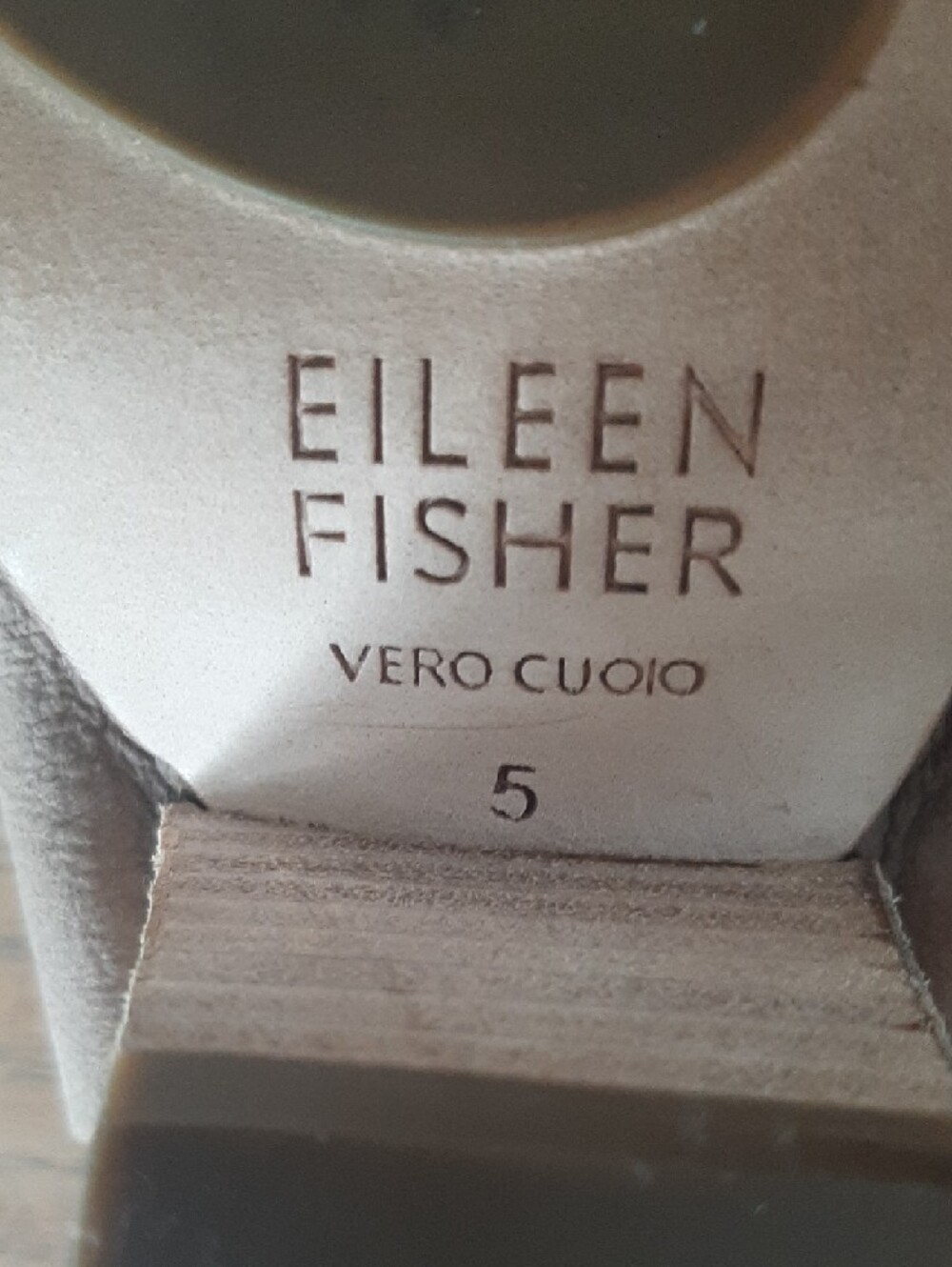 Eileen Fisher💞SUEDE GREAT CONDITION Taupe Crisscross Block Heel Sandals Sz 5 - Picture 3 of 8